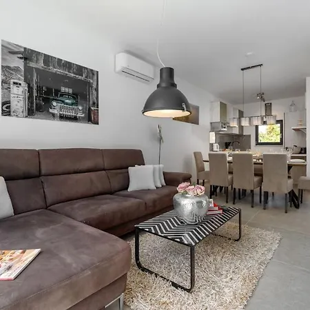 Villa Casa Panos By Briskva Funtana